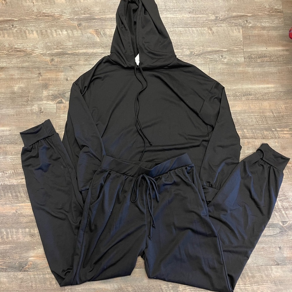 All black lounge
